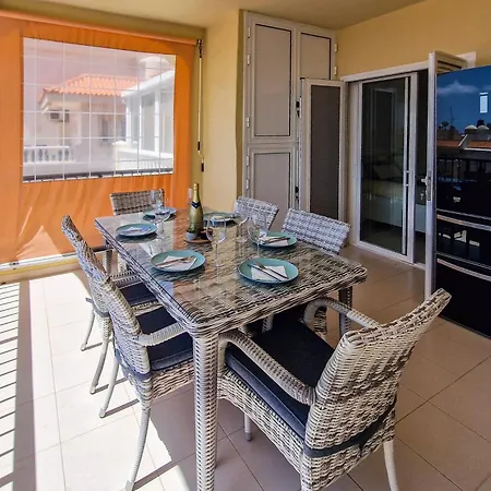 Relax Sunny Golf Apartment